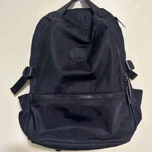 Great condition: black lululemon crew backpack